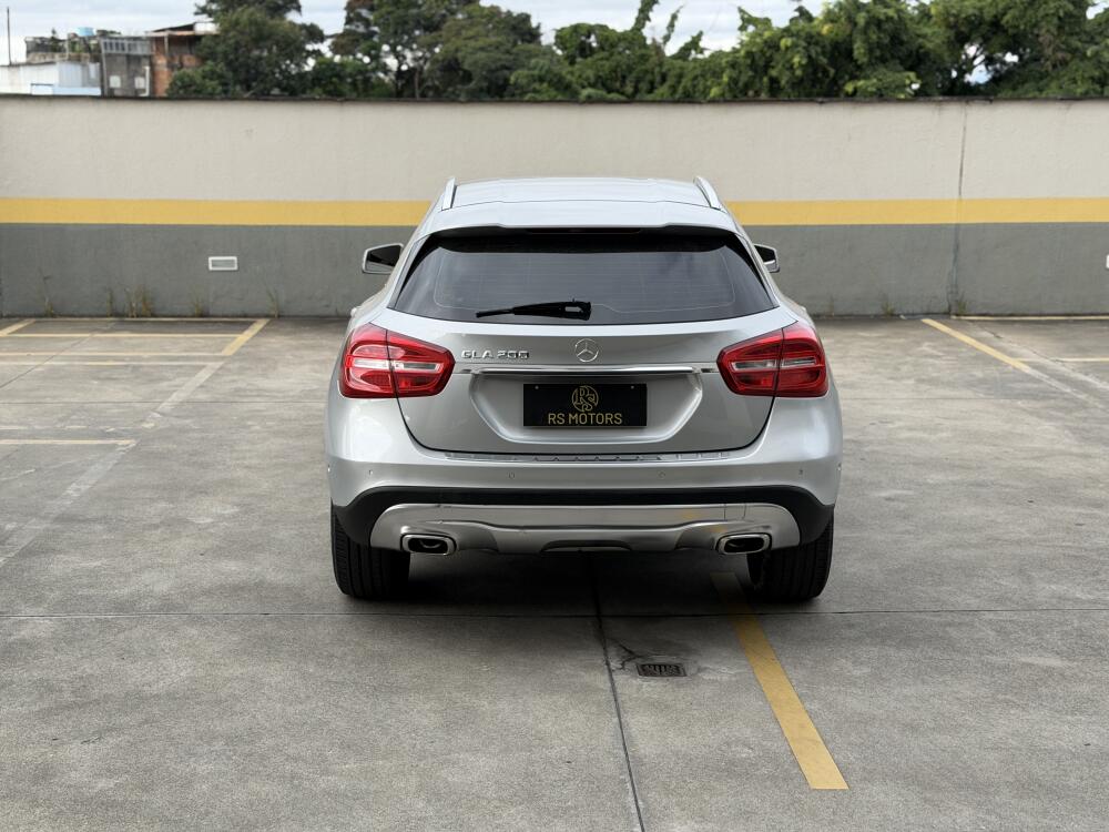 Mercedes Benz GLA 200