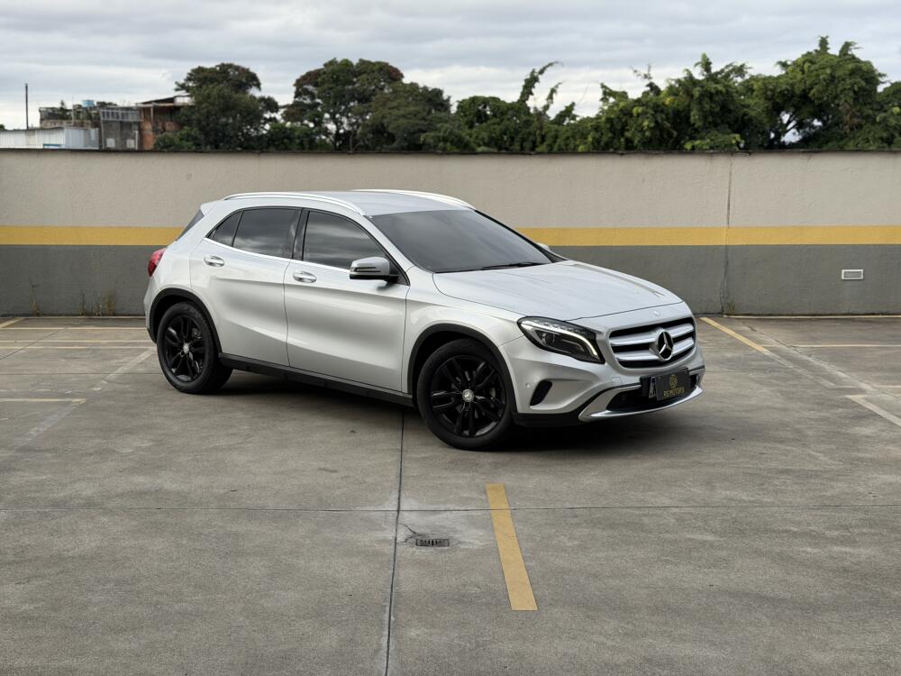 Mercedes Benz GLA 200