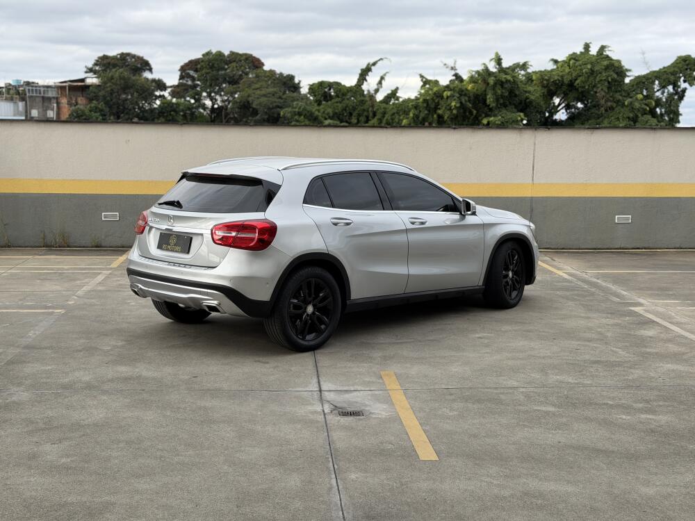 Mercedes Benz GLA 200