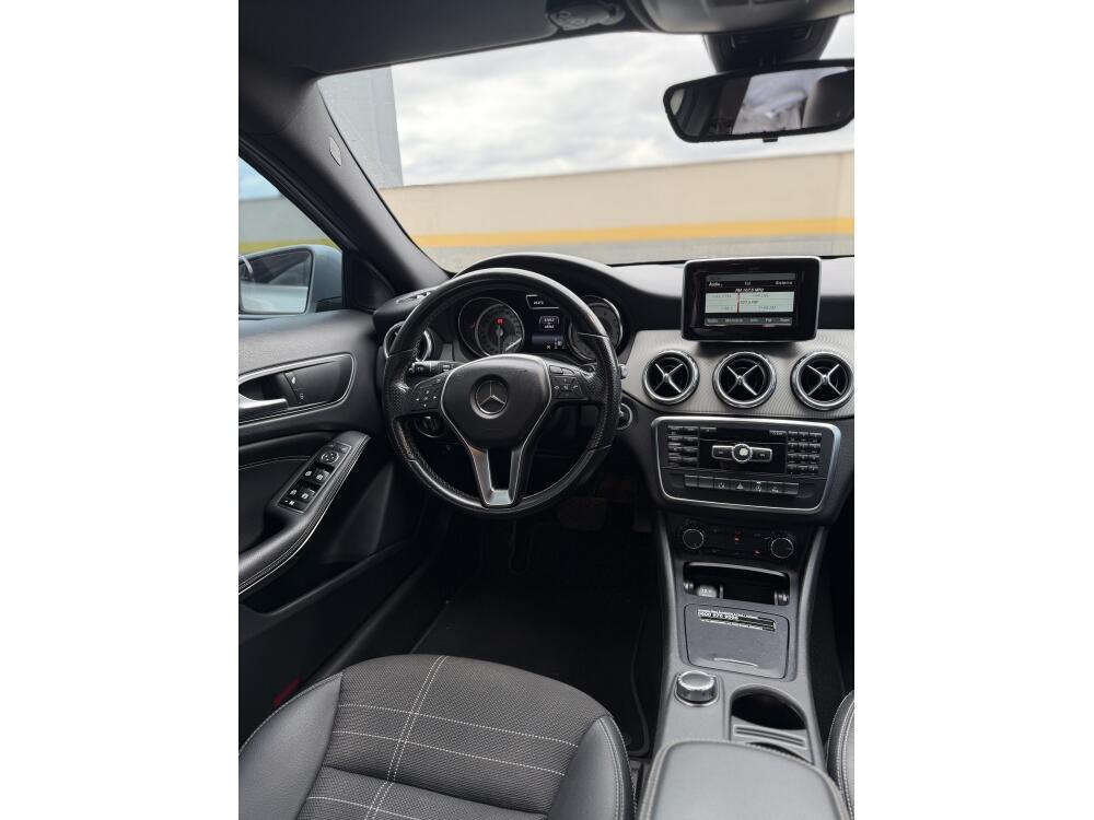 Mercedes Benz GLA 200