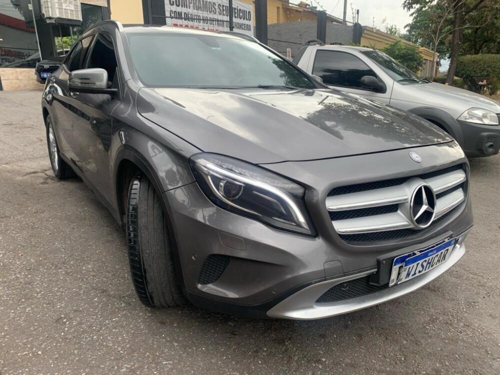 Mercedes Benz GLA 200