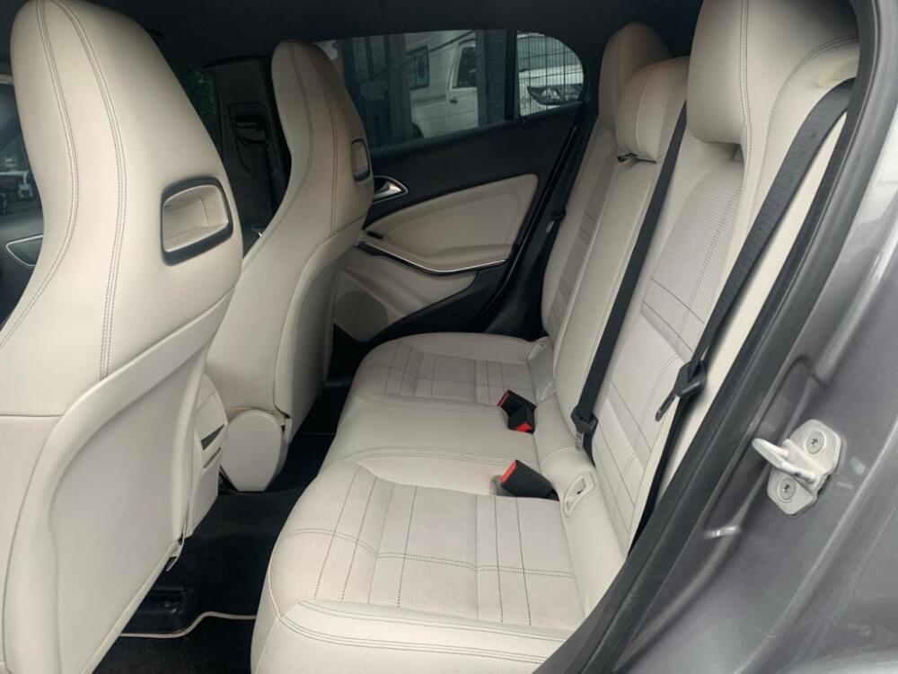 Mercedes Benz GLA 200