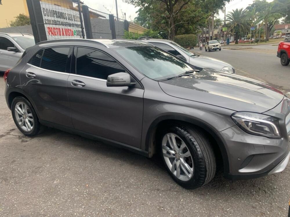 Mercedes Benz GLA 200