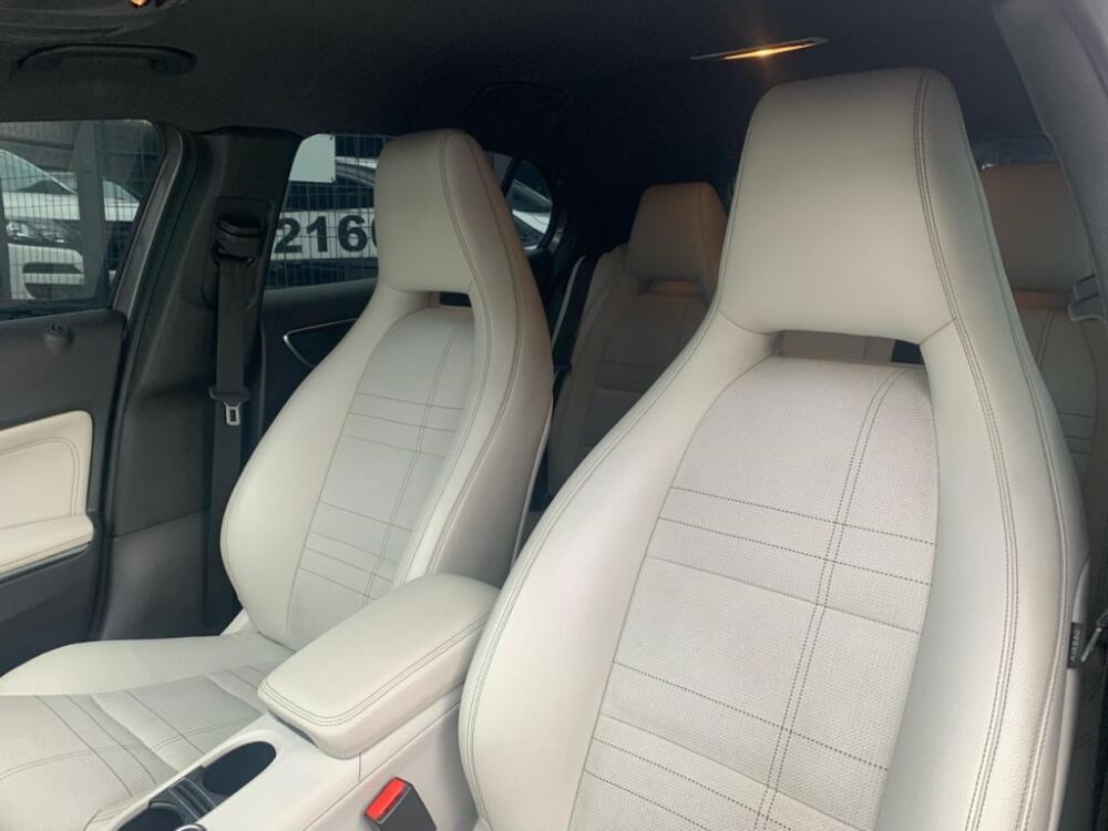 Mercedes Benz GLA 200