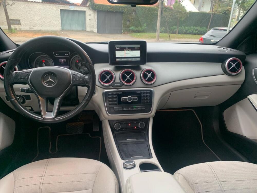 Mercedes Benz GLA 200