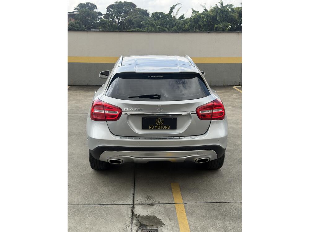 Mercedes Benz GLA 200