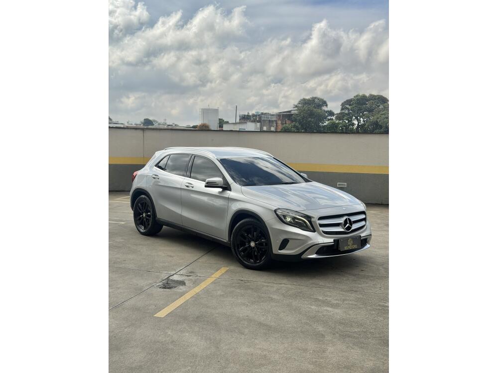 Mercedes Benz GLA 200
