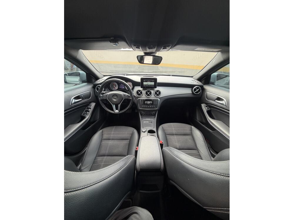 Mercedes Benz GLA 200