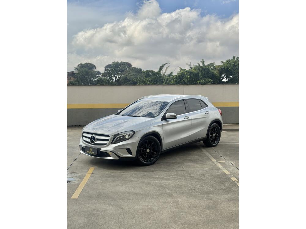 Mercedes Benz GLA 200