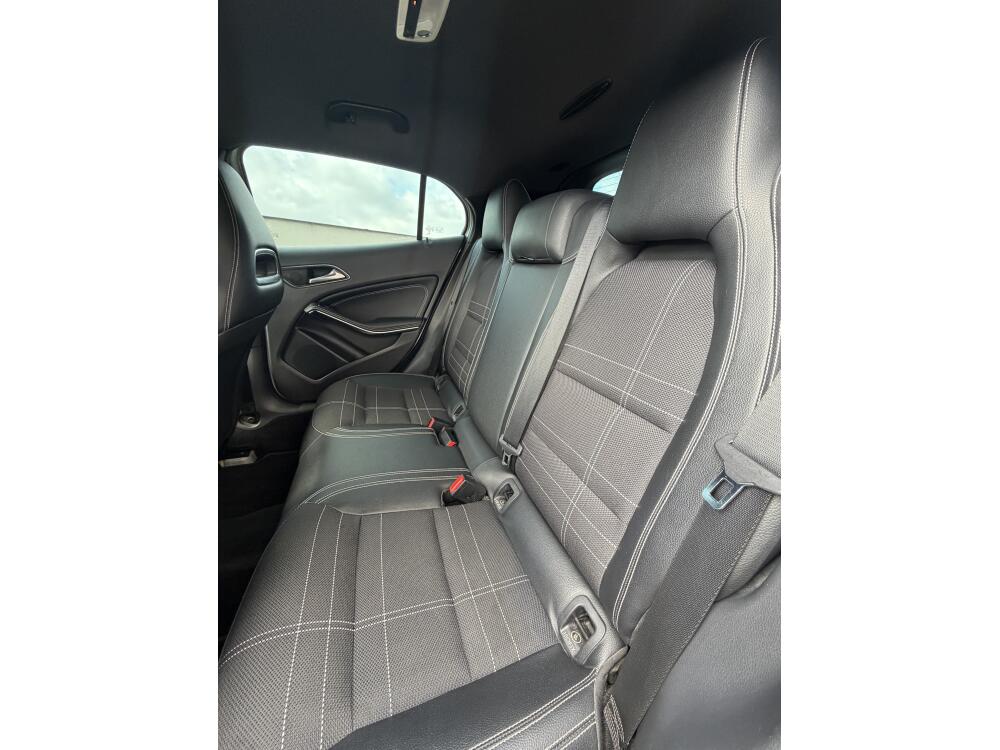 Mercedes Benz GLA 200