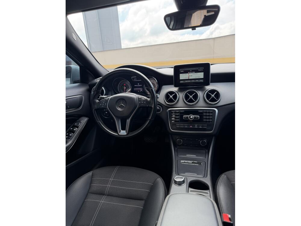 Mercedes Benz GLA 200