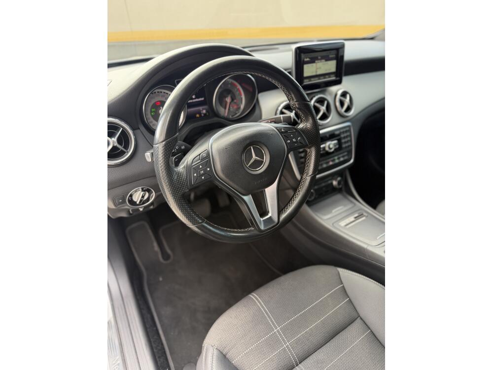 Mercedes Benz GLA 200