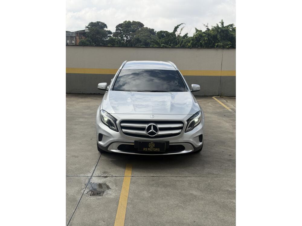 Mercedes Benz GLA 200