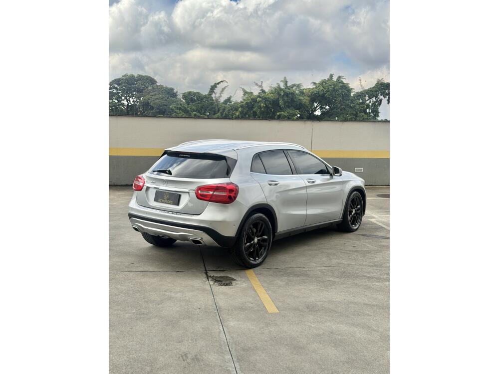 Mercedes Benz GLA 200
