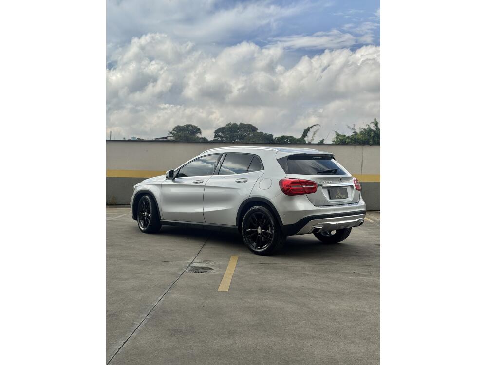 Mercedes Benz GLA 200