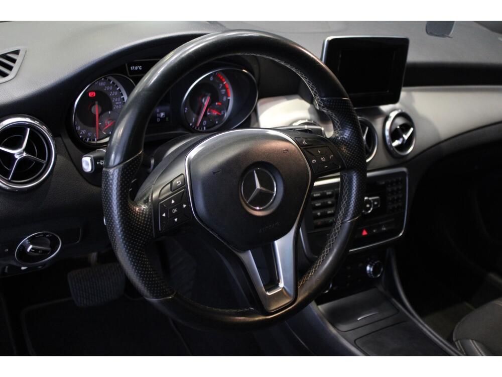 Mercedes Benz GLA 200