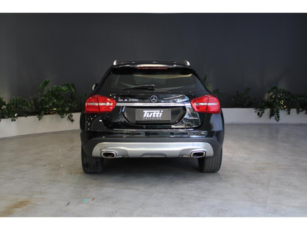 Mercedes Benz GLA 200