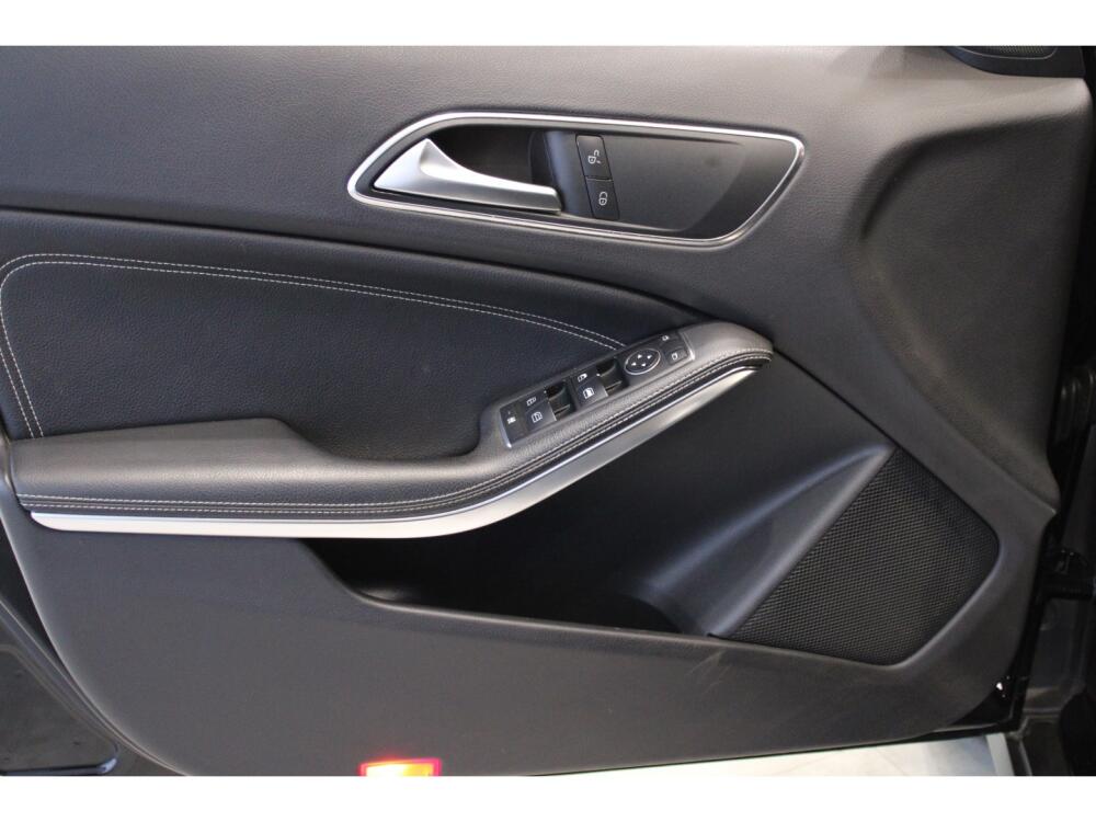 Mercedes Benz GLA 200