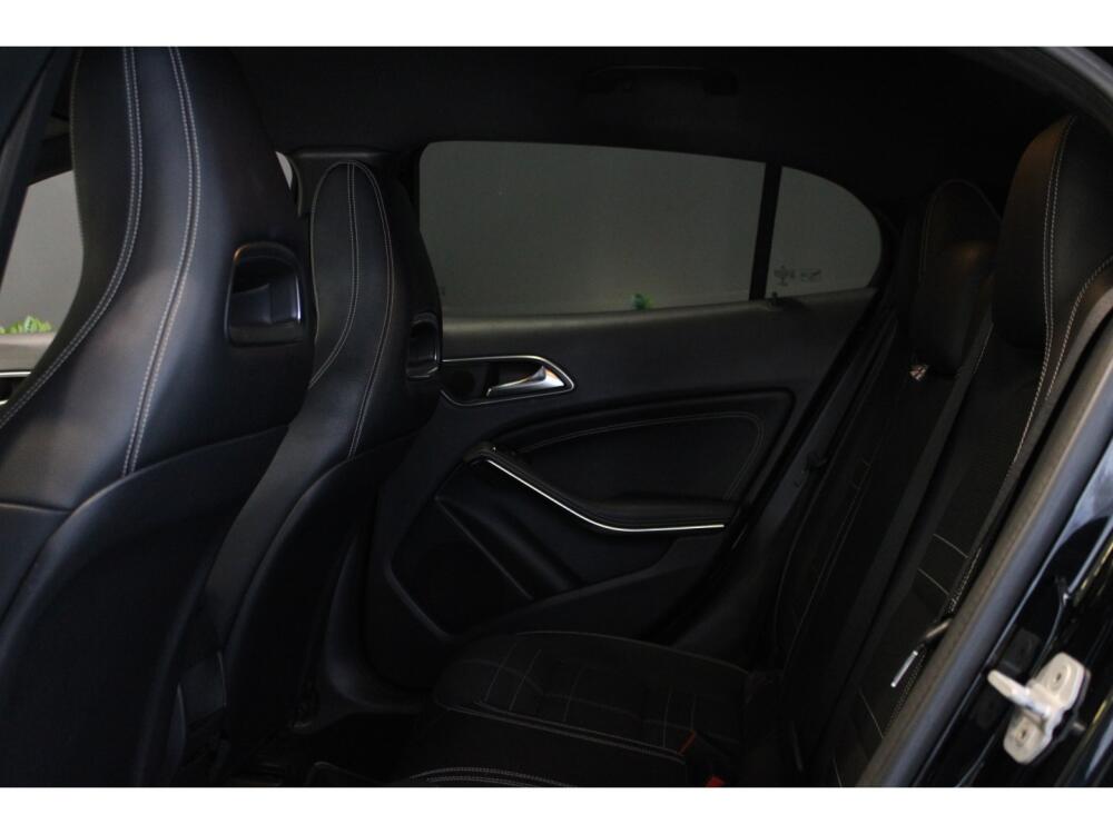 Mercedes Benz GLA 200