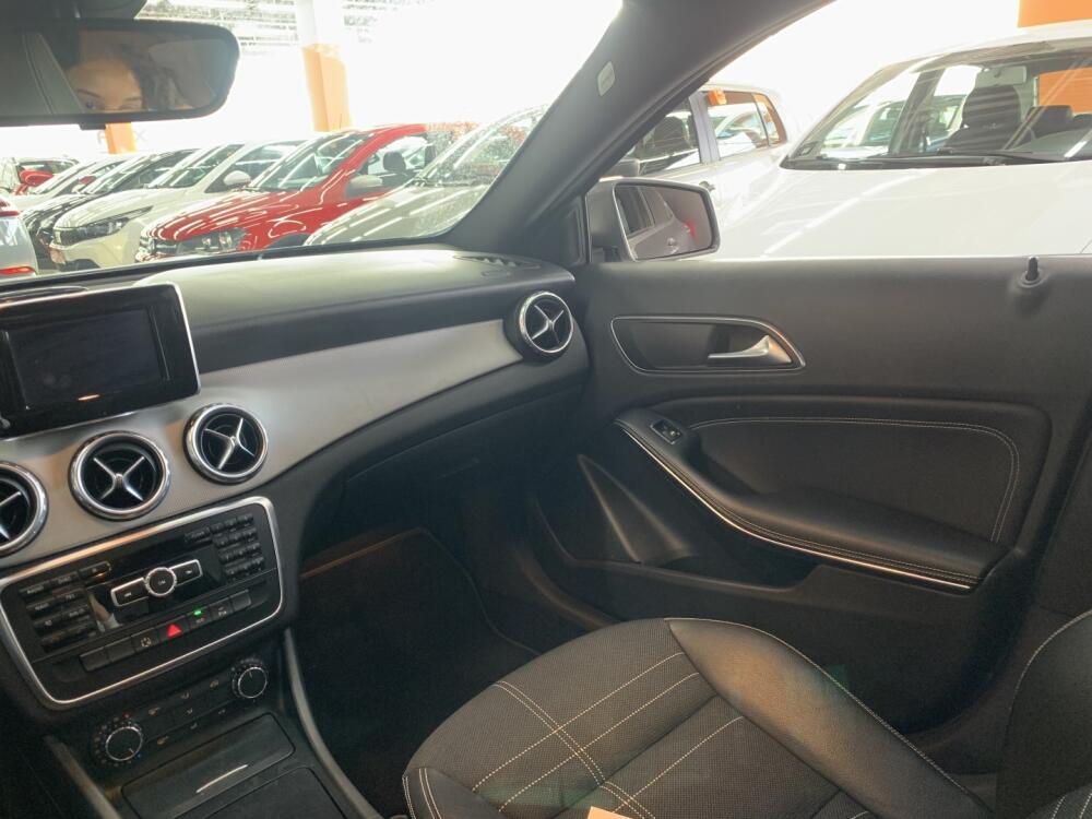 Mercedes Benz GLA 200