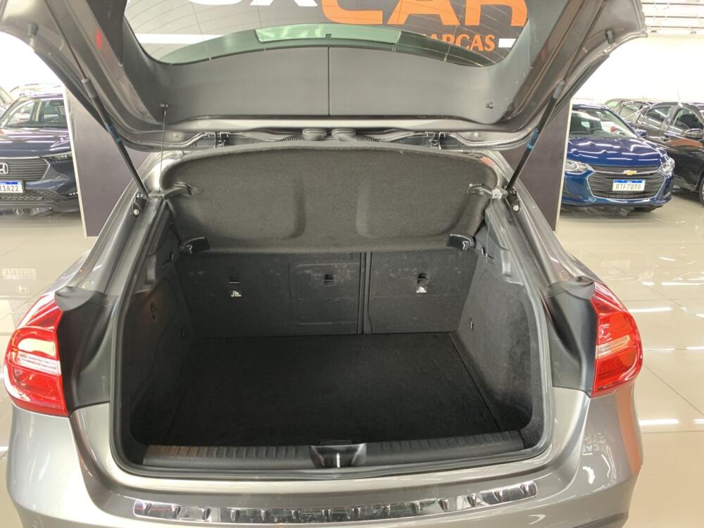 Mercedes Benz GLA 200