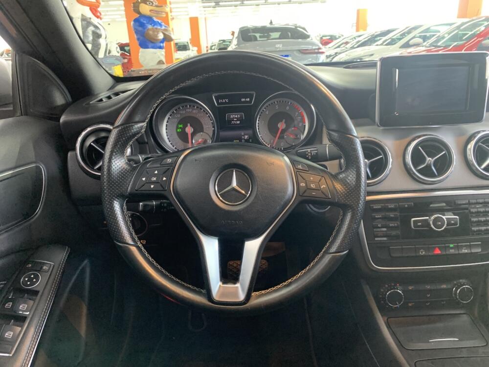 Mercedes Benz GLA 200
