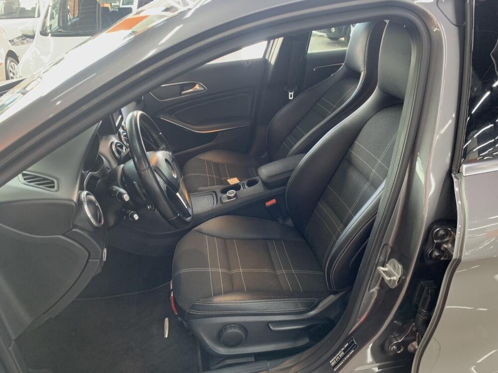 Mercedes Benz GLA 200