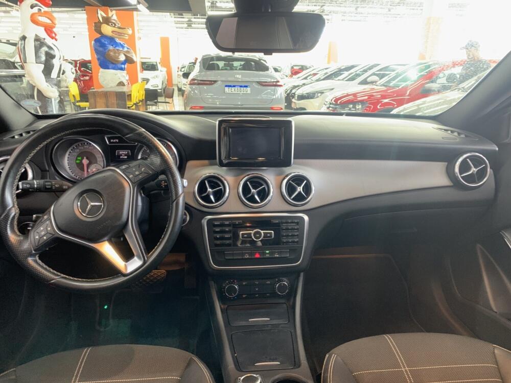 Mercedes Benz GLA 200