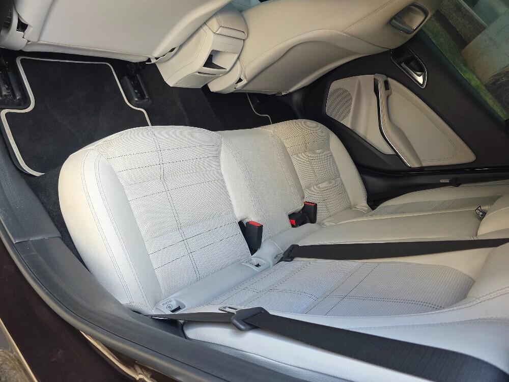 Mercedes Benz GLA 200