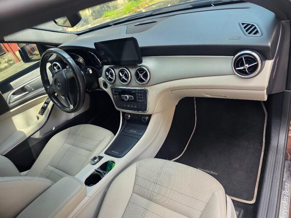 Mercedes Benz GLA 200