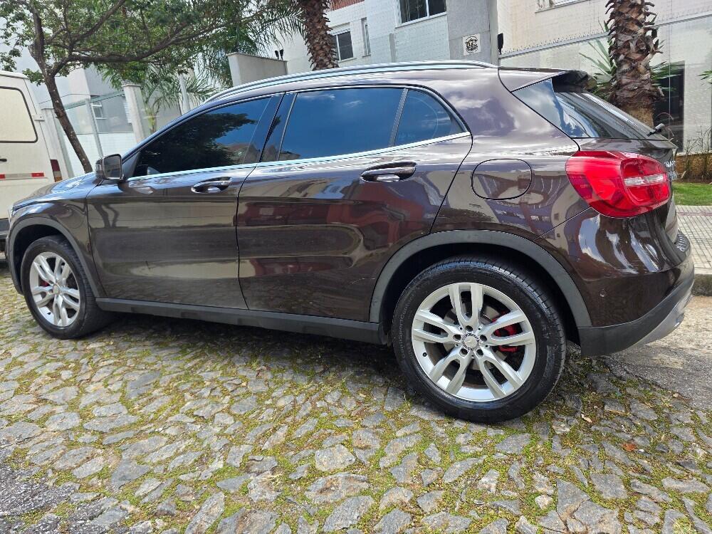 Mercedes Benz GLA 200
