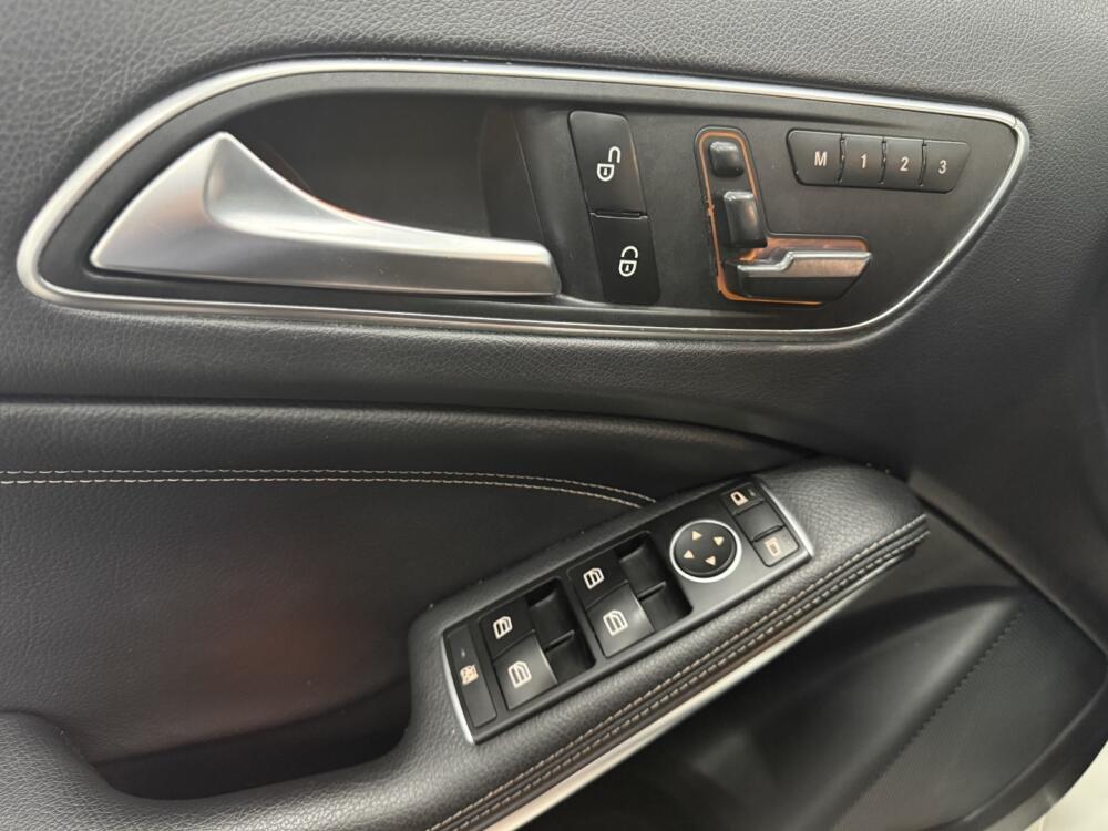 Mercedes Benz GLA 200