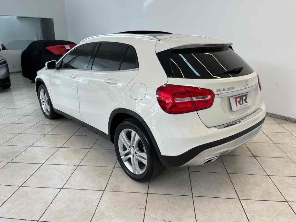 Mercedes Benz GLA 200