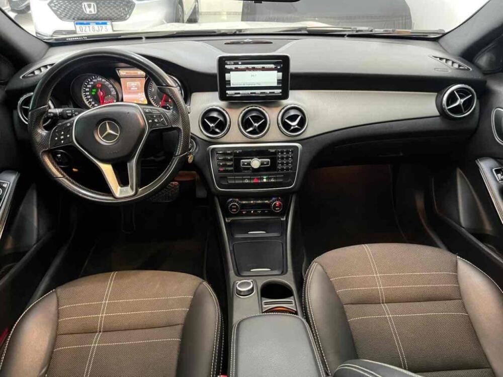 Mercedes Benz GLA 200