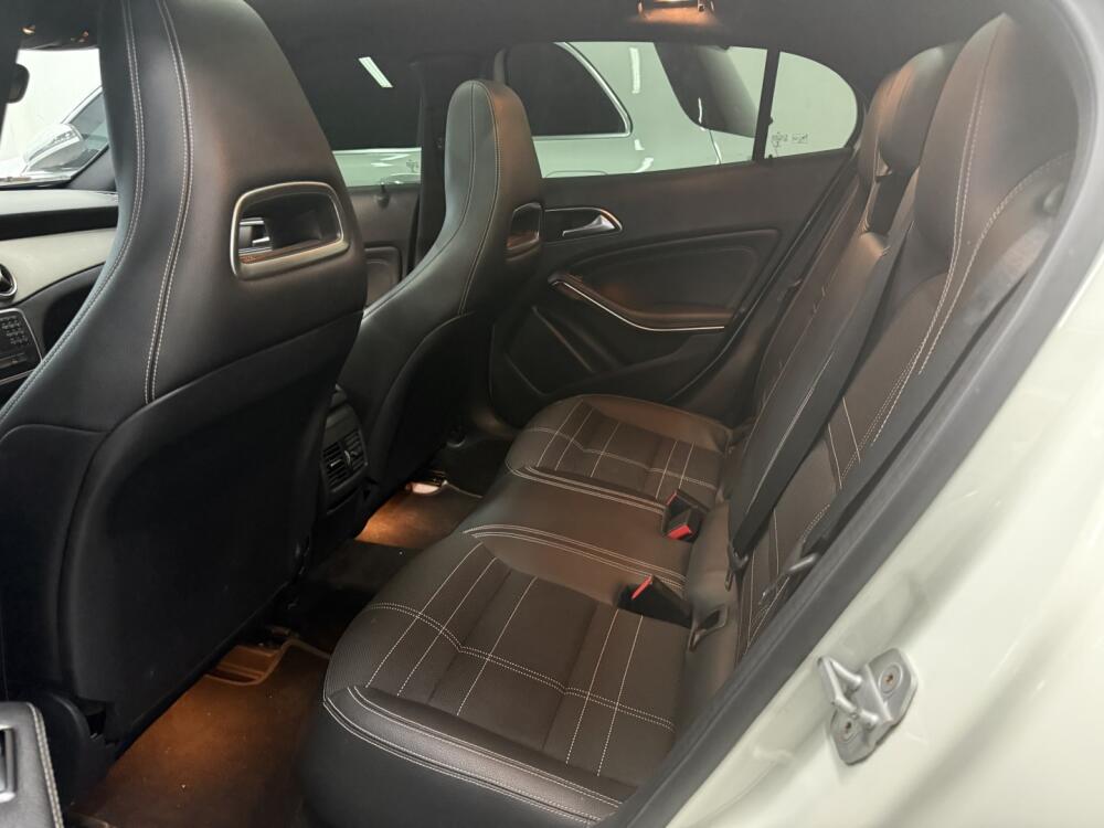 Mercedes Benz GLA 200