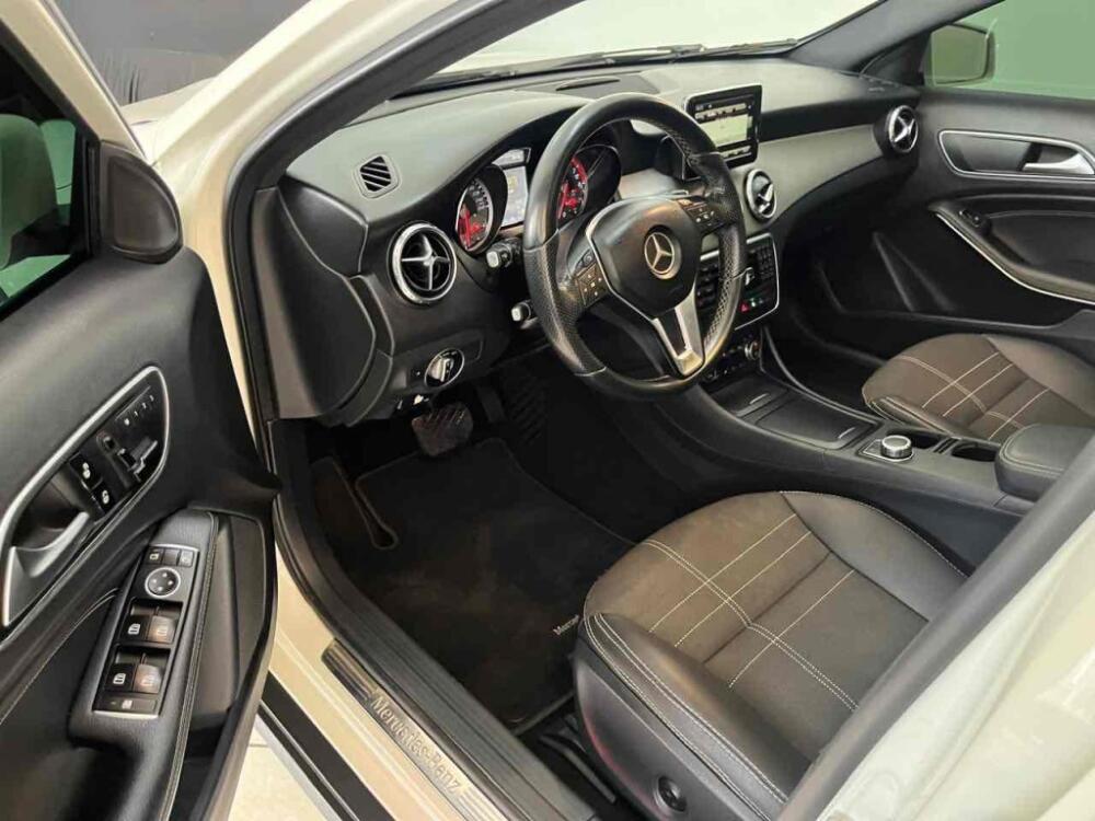 Mercedes Benz GLA 200