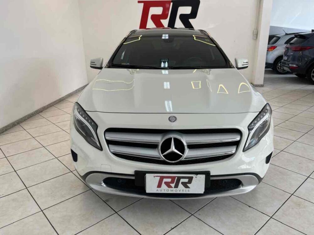 Mercedes Benz GLA 200