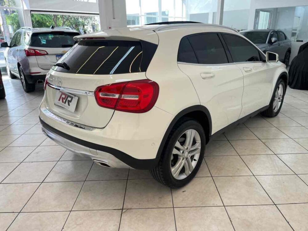 Mercedes Benz GLA 200