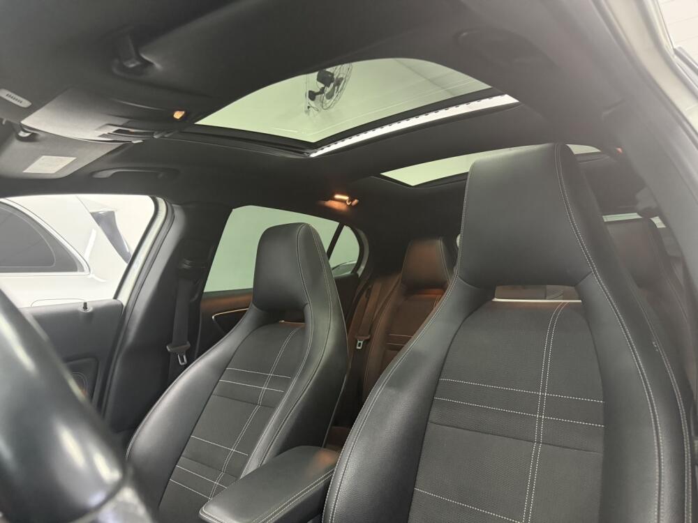 Mercedes Benz GLA 200