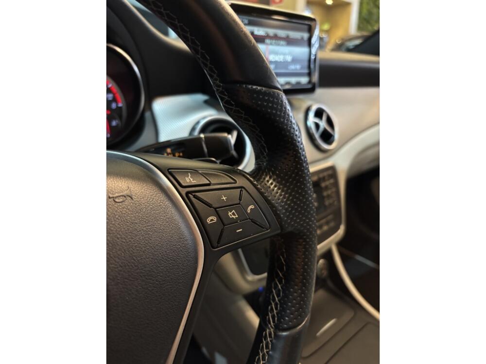 Mercedes Benz GLA 200