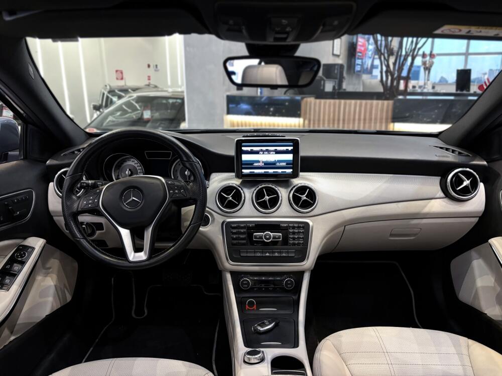 Mercedes Benz GLA 200