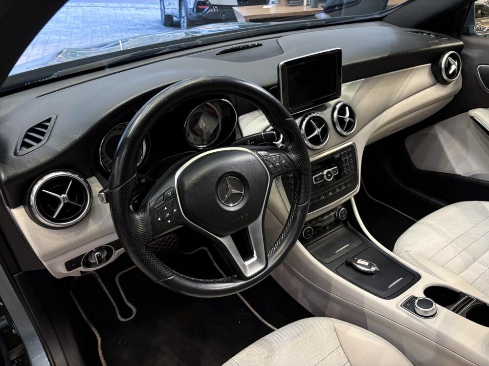 Mercedes Benz GLA 200