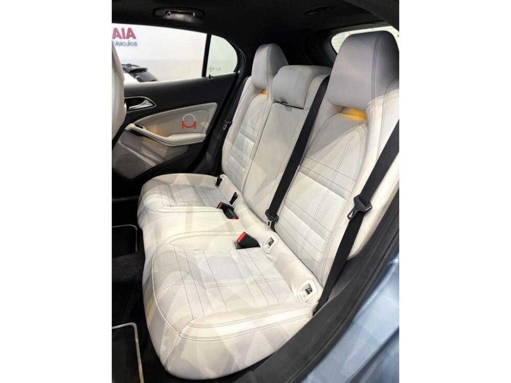 Mercedes Benz GLA 200