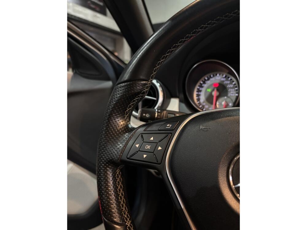 Mercedes Benz GLA 200