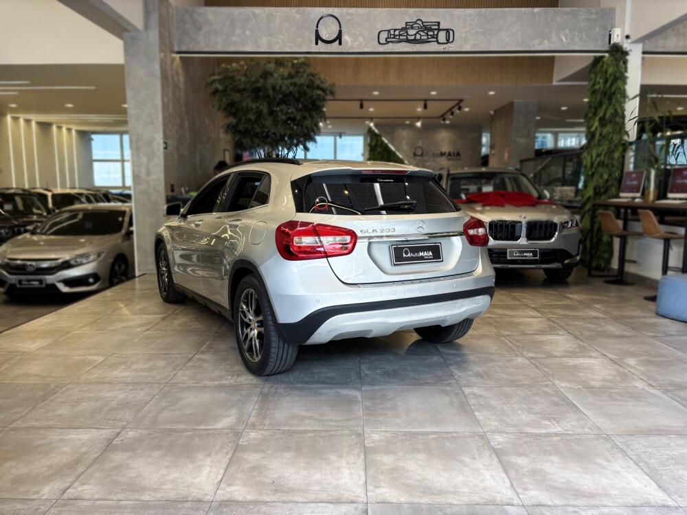 Mercedes Benz GLA 200