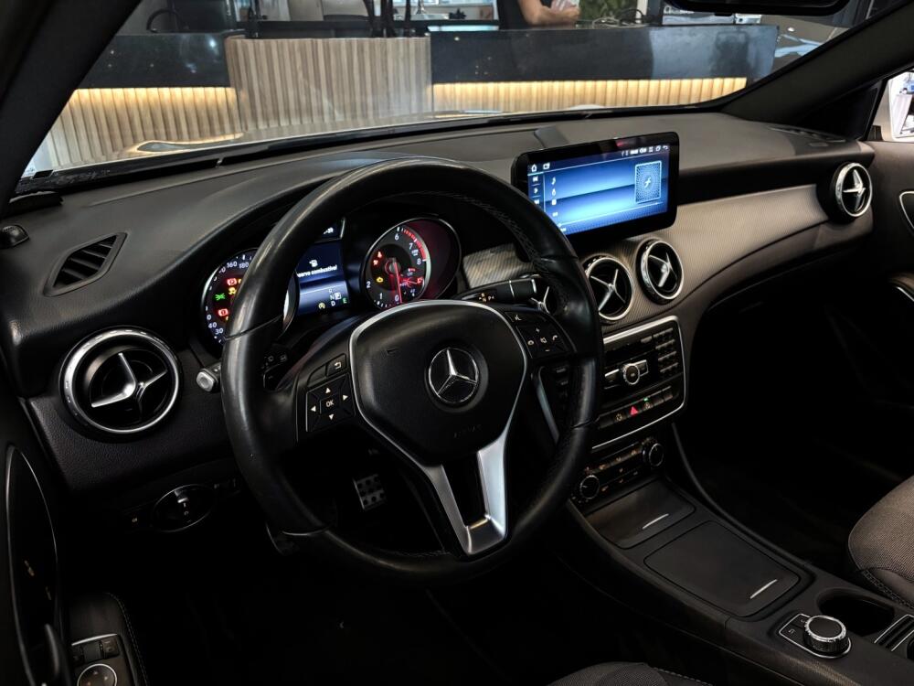 Mercedes Benz GLA 200