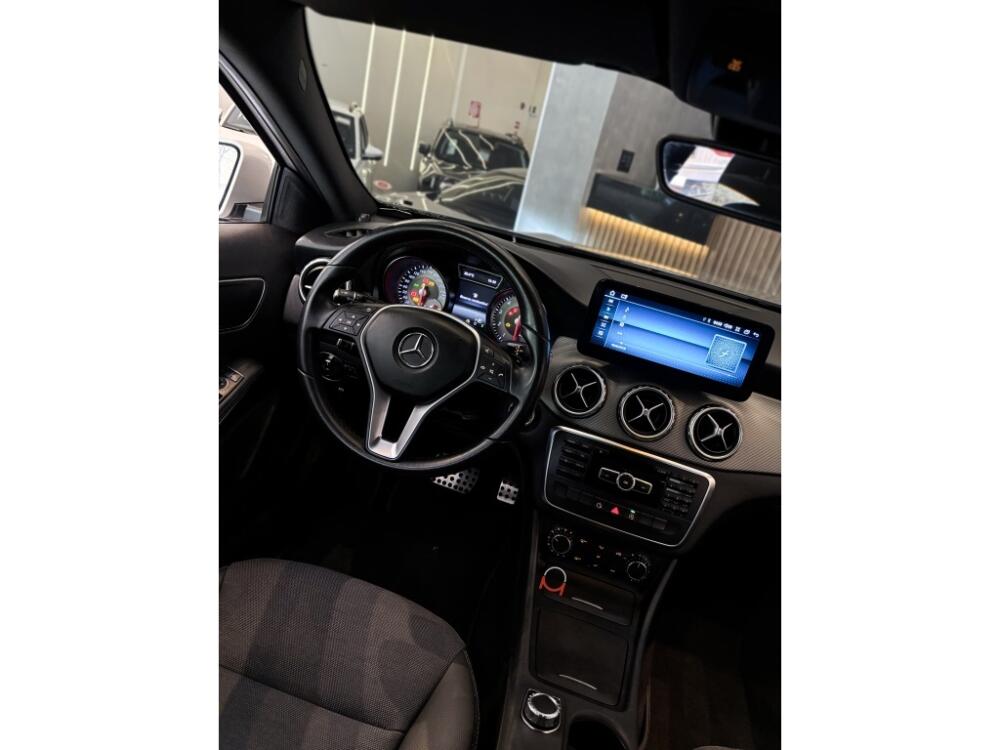 Mercedes Benz GLA 200