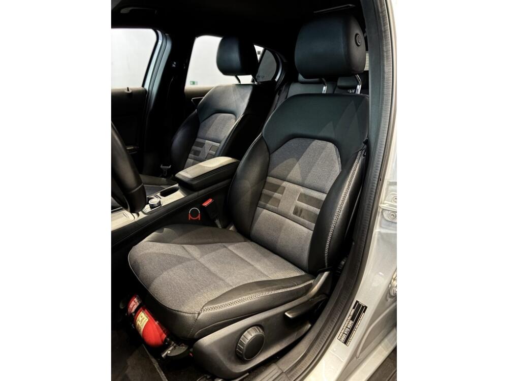 Mercedes Benz GLA 200