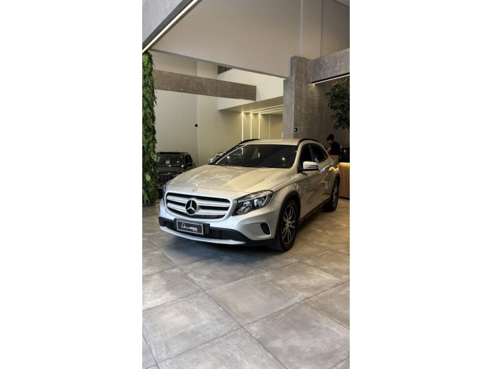 Mercedes Benz GLA 200