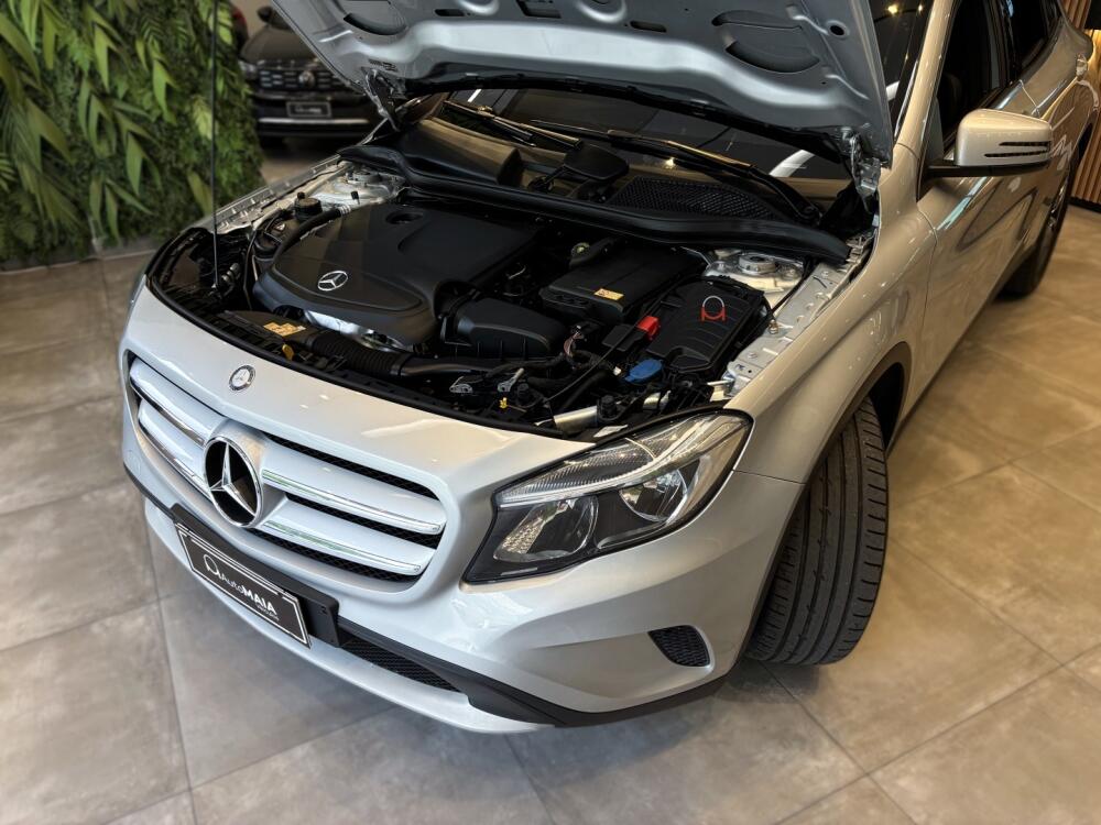 Mercedes Benz GLA 200